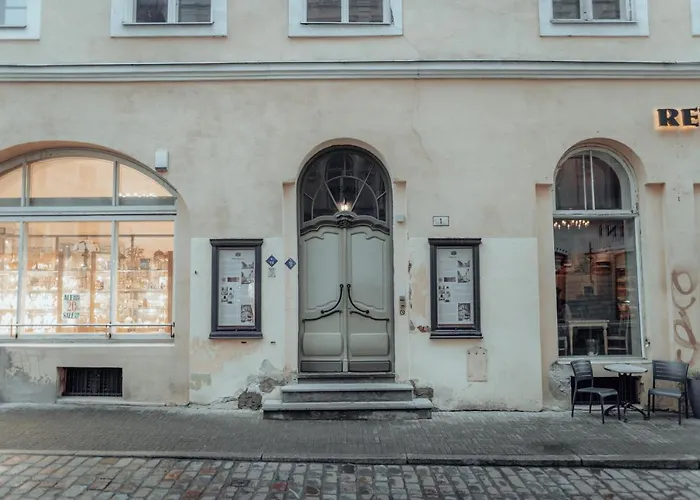 Dream Stay - Spacious 1-Bedroom Apartment In The Old Town