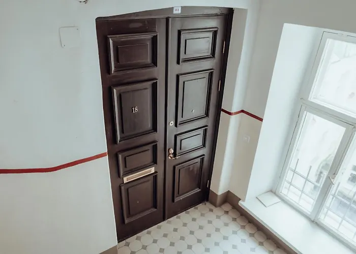 Dream Stay - Spacious 1-Bedroom Apartment In The Old Town